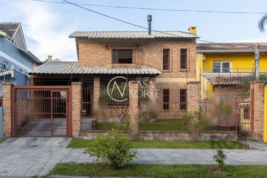 Casa à venda com 4 quartos, 267m², 1 suíte, 4 vagas, Avenida Tramandai no bairro Ipanema em Porto Alegre