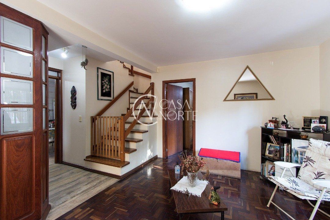 Casa à venda com 4 quartos, 229m², 4 suítes, 5 vagas, Rua Laguna no bairro Cavalhada em Porto Alegre