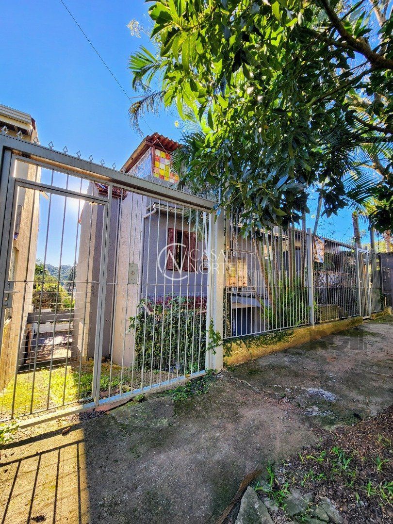 Casa à venda com 4 quartos, 280m², 5 vagas, Rua Oscar Tollens no bairro Santa Tereza em Porto Alegre