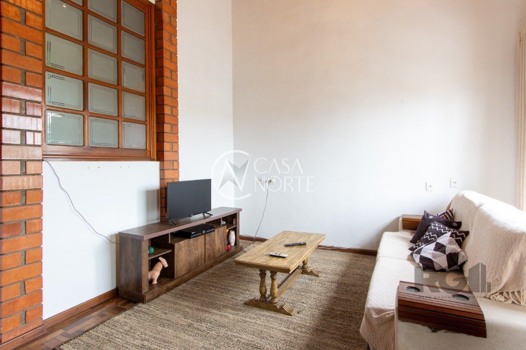 Casa à venda com 3 quartos, 222m², 1 suíte, 2 vagas, Rua Banco Ingles no bairro Santa Tereza em Porto Alegre