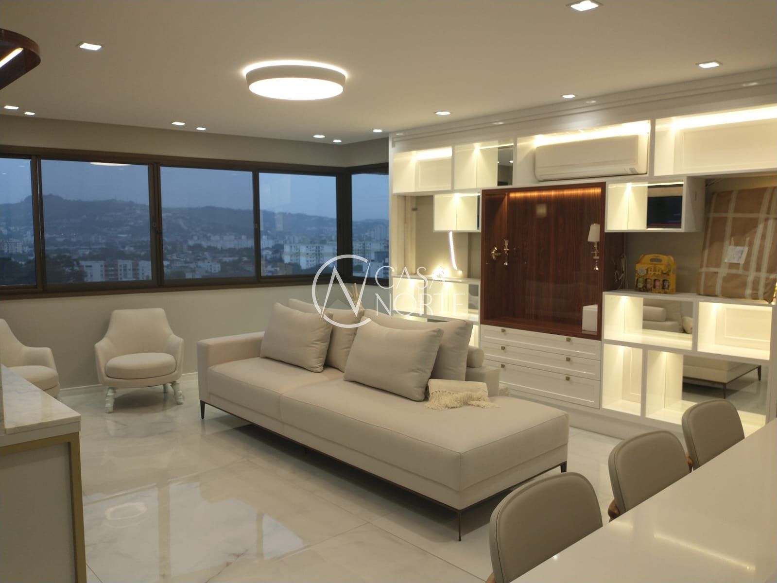 Apartamento à venda com 3 quartos, 101m², 1 suíte, 2 vagas, Avenida Diário de Notícias no bairro Cristal em Porto Alegre