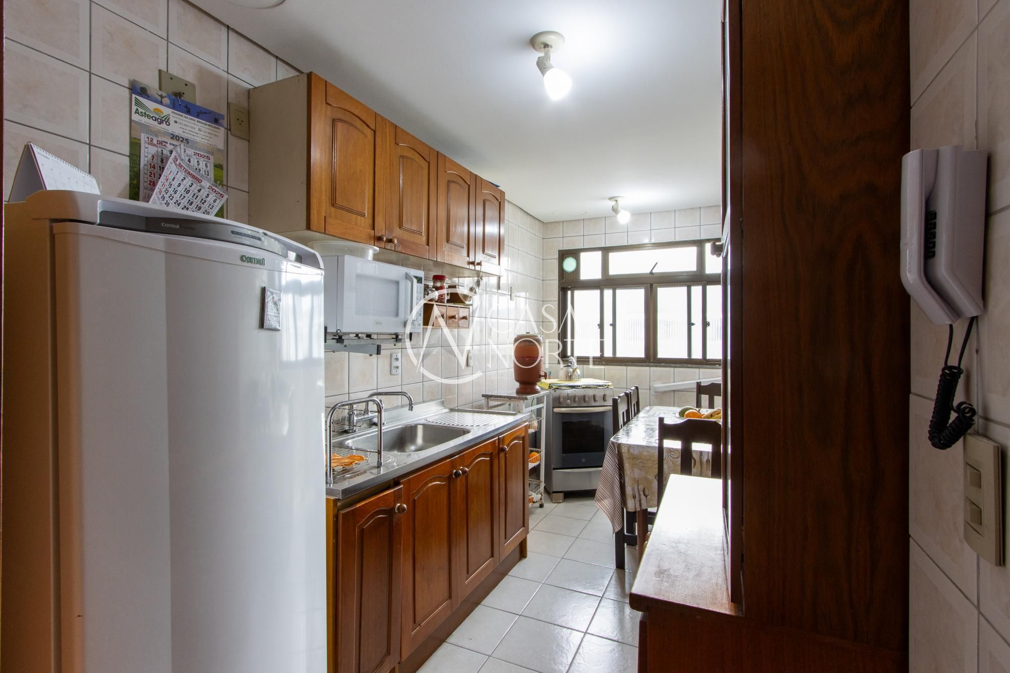 Apartamento à venda com 3 quartos, 158m², 1 suíte, 1 vaga, Rua Afonso Arinos no bairro Camaquã em Porto Alegre