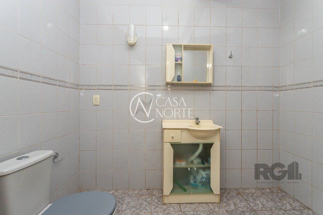 Casa à venda com 3 quartos, 293m², 3 suítes, 7 vagas, Rua Santiago Dantas no bairro Cascata em Porto Alegre