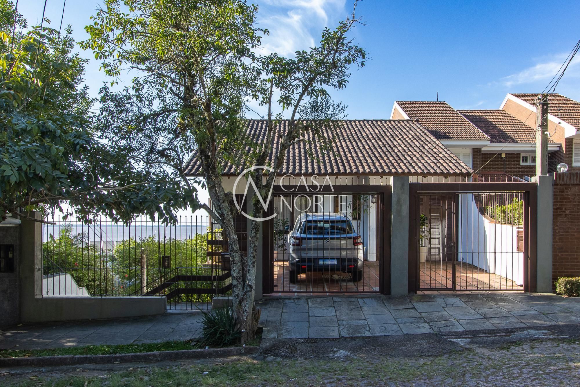 Casa à venda com 5 quartos, 315m², 3 suítes, 2 vagas, Rua Simão Bolívar no bairro Vila Conceição em Porto Alegre