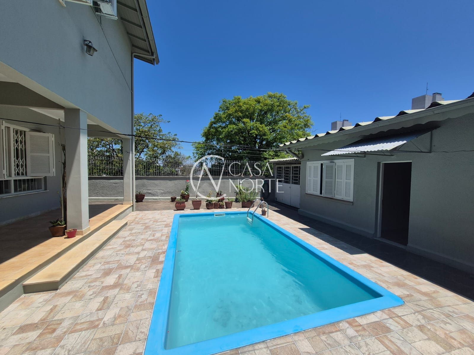 Casa à venda com 3 quartos, 300m², 1 suíte, 3 vagas, Rua Doutor Mário Totta no bairro Tristeza em Porto Alegre