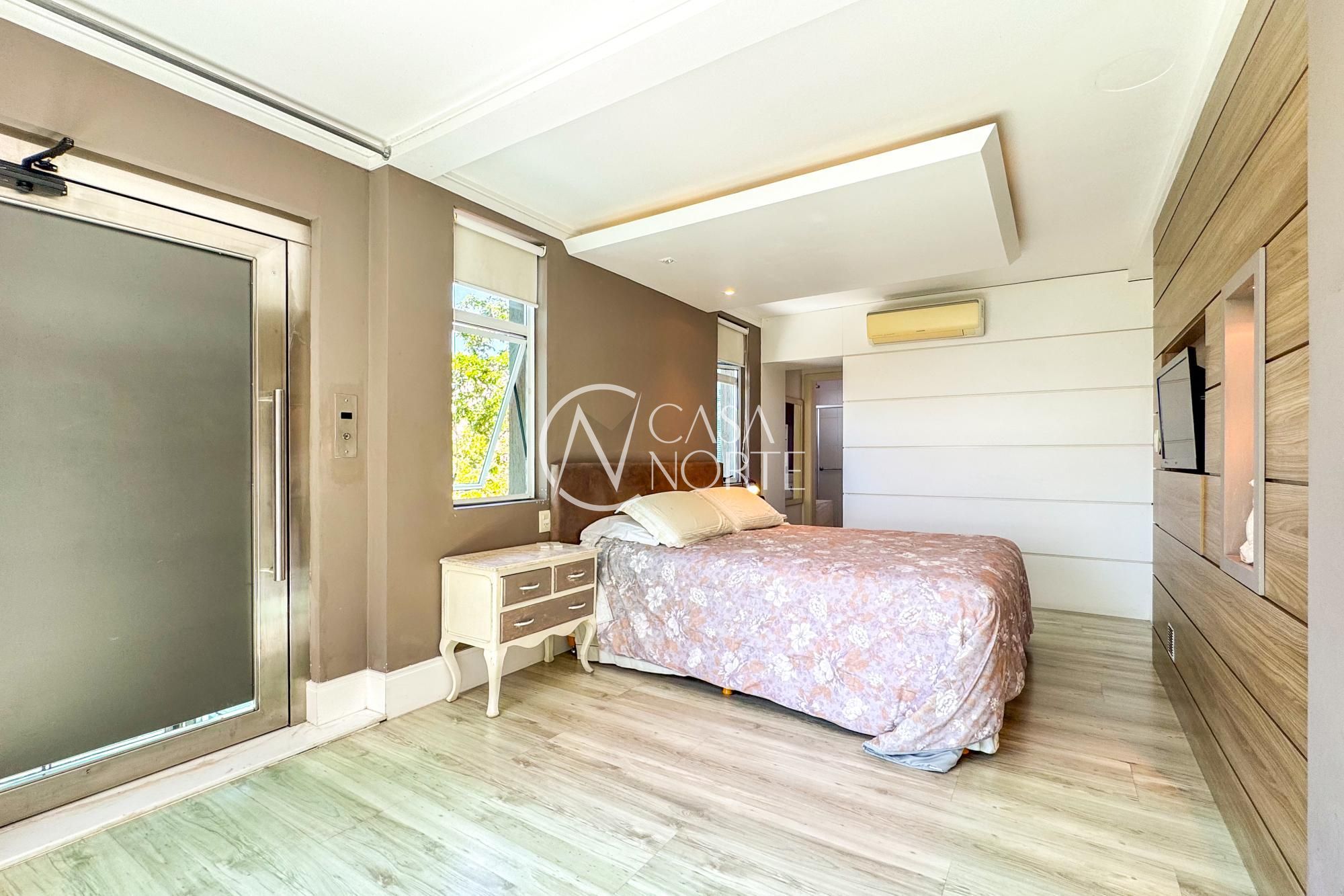 Casa de Condomínio à venda com 3 quartos, 367m², 3 suítes, 4 vagas, Praça José Assunção no bairro Vila Assunção em Porto Alegre