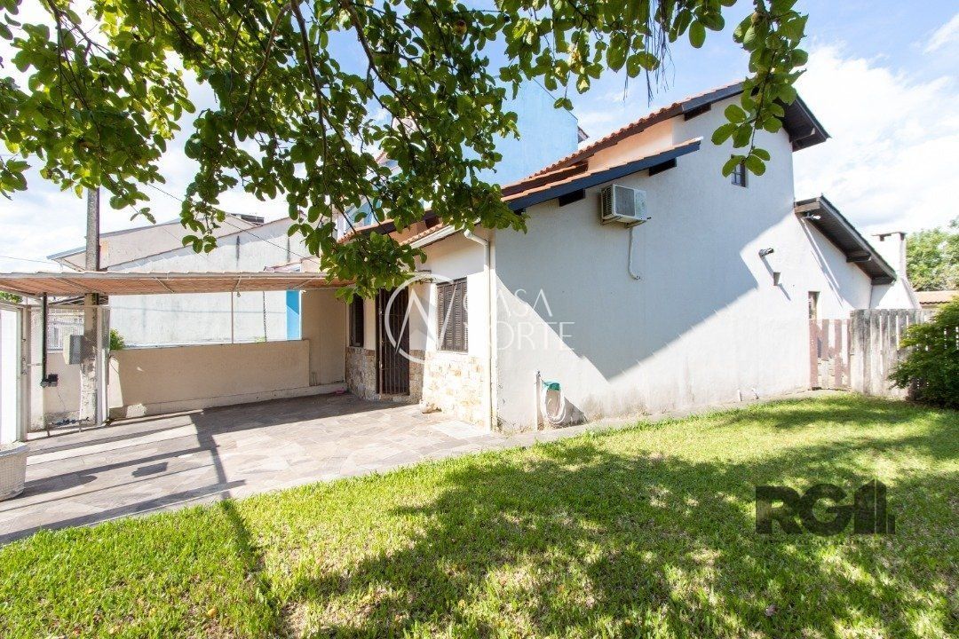 Casa à venda com 3 quartos, 120m², 1 suíte, 2 vagas, Rua Marcelo Küfner no bairro Hípica em Porto Alegre