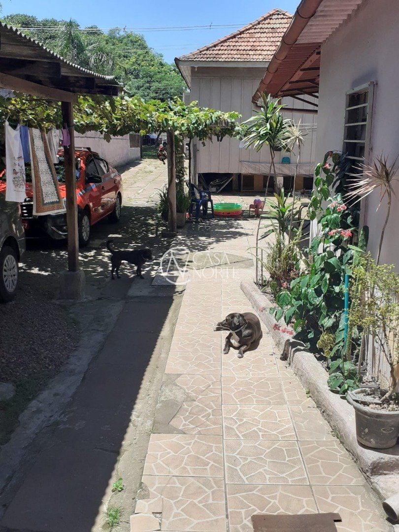 Casa à venda com 2 quartos, 440m², Rua Doutor Barcelos no bairro Tristeza em Porto Alegre