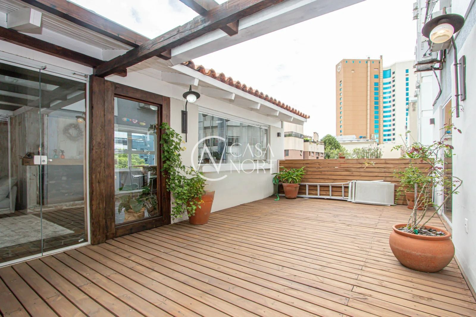 Apartamento Garden à venda com 2 quartos, 145m², 1 suíte, 1 vaga, Rua Félix da Cunha no bairro Moinhos de Vento em Porto Alegre