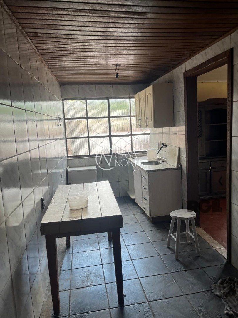 Casa à venda com 2 quartos, 300m², 1 vaga, Rua Santiago Dantas no bairro Cascata em Porto Alegre