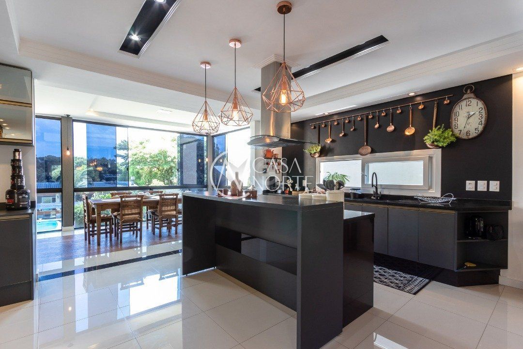 Casa à venda com 3 quartos, 420m², 3 suítes, 8 vagas, Rua Conselheiro Xavier da Costa no bairro Ipanema em Porto Alegre