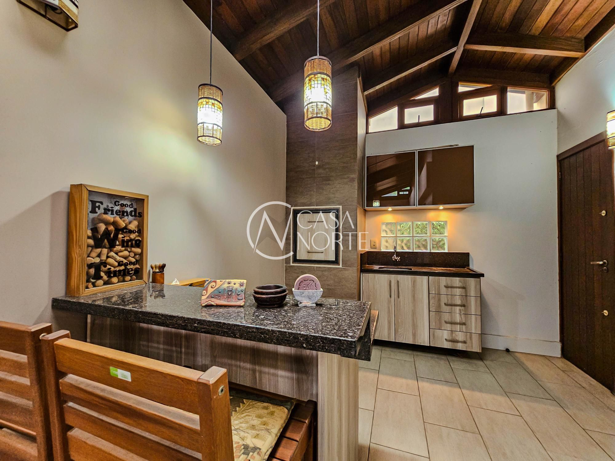 Casa de Condomínio à venda com 5 quartos, 160m², 1 suíte, 2 vagas, Praça São Caetano no bairro Teresópolis em Porto Alegre