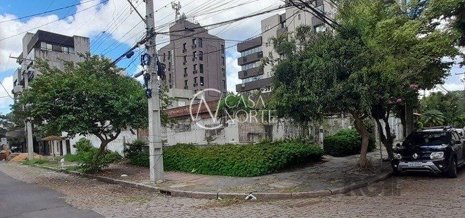 Casa à venda com 2 quartos, 120m², 2 vagas, Rua Bernardo Pires no bairro Santana em Porto Alegre