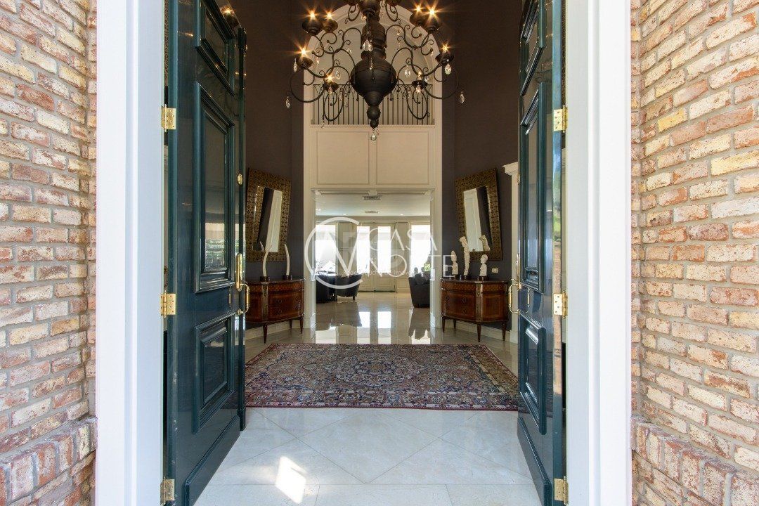 Casa à venda com 7 quartos, 1319m², 1 suíte, 6 vagas, Rua Coronel Antônio Dias de Oliveira no bairro Santa Tereza em Porto Alegre