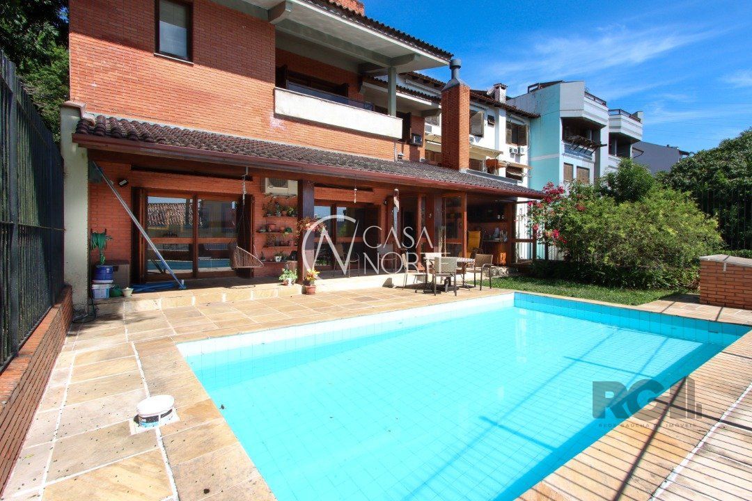 Casa à venda com 4 quartos, 362m², 1 suíte, 2 vagas, Rua Alcebíades Antônio dos Santos no bairro Nonoai em Porto Alegre