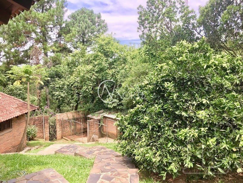 Casa à venda com 3 quartos, 570m², 1 suíte, 2 vagas, Estrada Julio Antônio Pereira no bairro Hípica em Porto Alegre