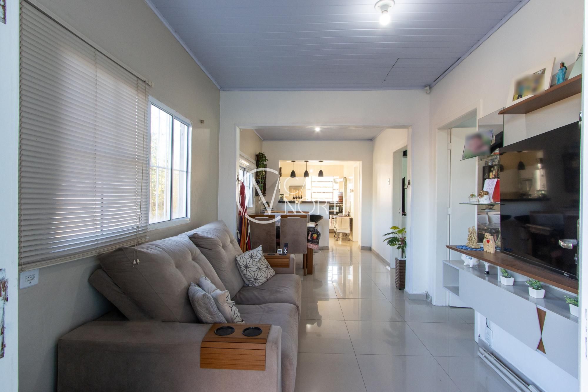 Casa à venda com 3 quartos, 134m², 5 vagas, Rua Amapa no bairro Vila Nova em Porto Alegre