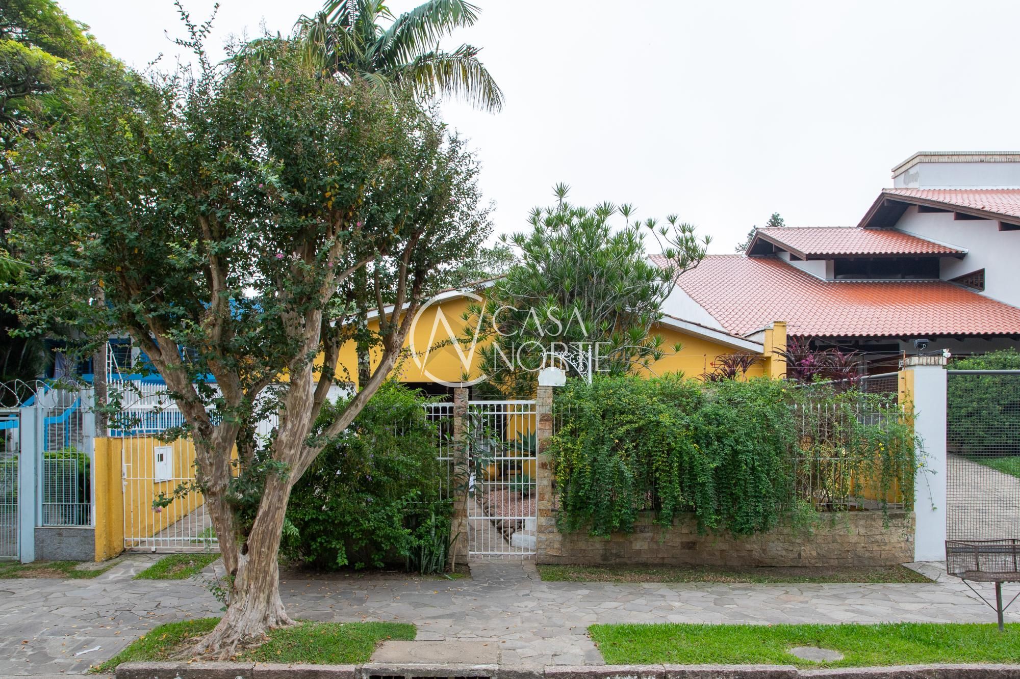 Casa à venda com 5 quartos, 183m², 1 suíte, 3 vagas, Avenida Pereira Passos no bairro Vila Assunção em Porto Alegre