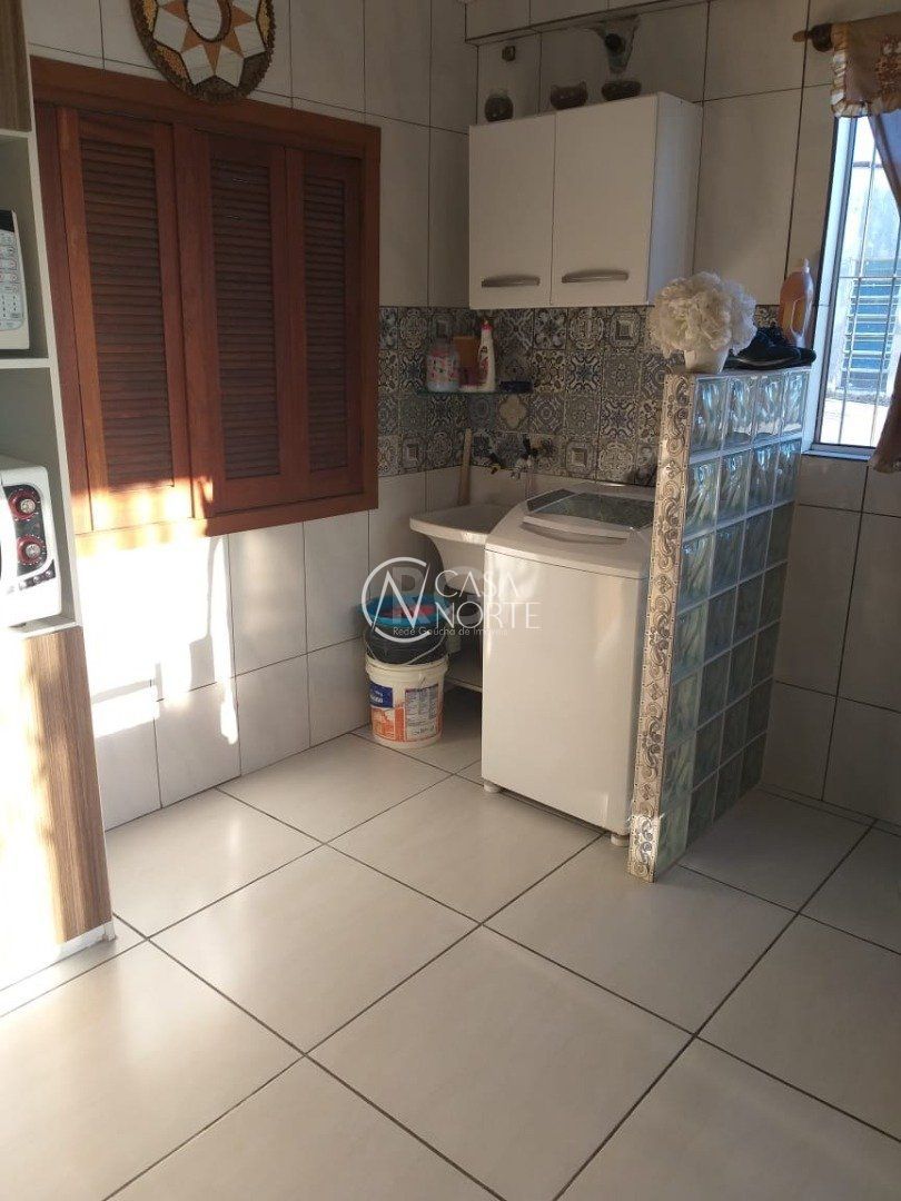 Casa à venda com 4 quartos, 202m², 2 vagas, Acesso Três no bairro Restinga em Porto Alegre