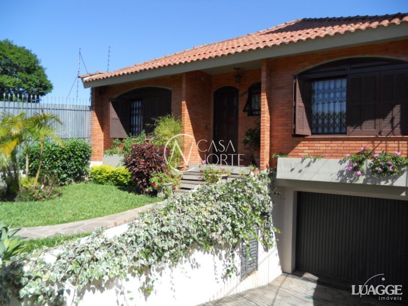 Casa à venda com 3 quartos, 283m², 1 suíte, 4 vagas, Rua Correa Lima no bairro Santa Tereza em Porto Alegre