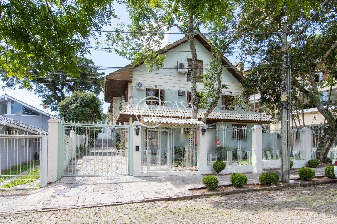 Casa de Condomínio à venda com 3 quartos, 225m², 1 suíte, 2 vagas, Rua João Mendes Ouriques no bairro Jardim Isabel em Porto Alegre