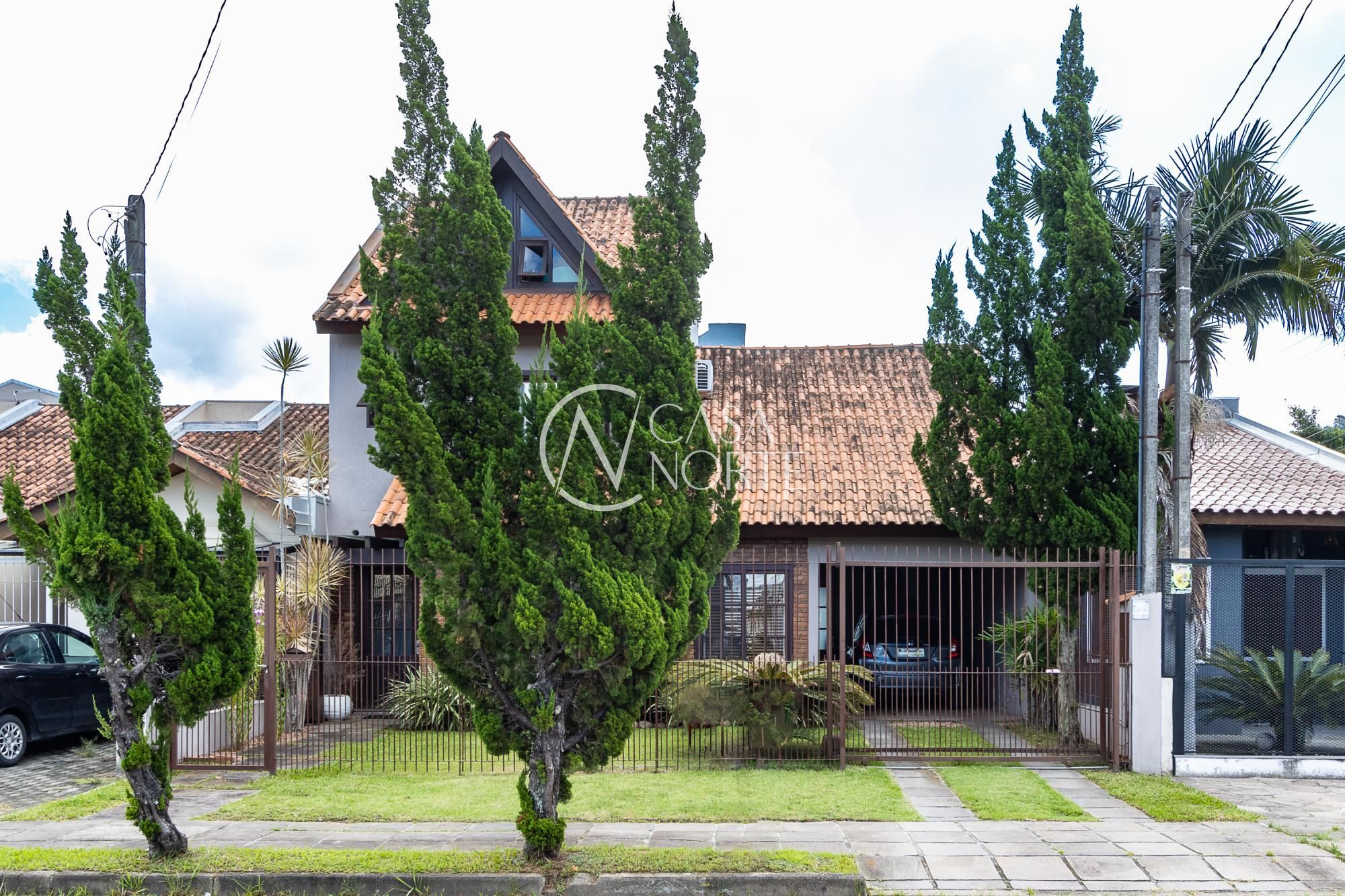 Casa à venda com 3 quartos, 186m², 1 suíte, 2 vagas, Rua Doutor Hermes Pacheco no bairro Aberta dos Morros em Porto Alegre