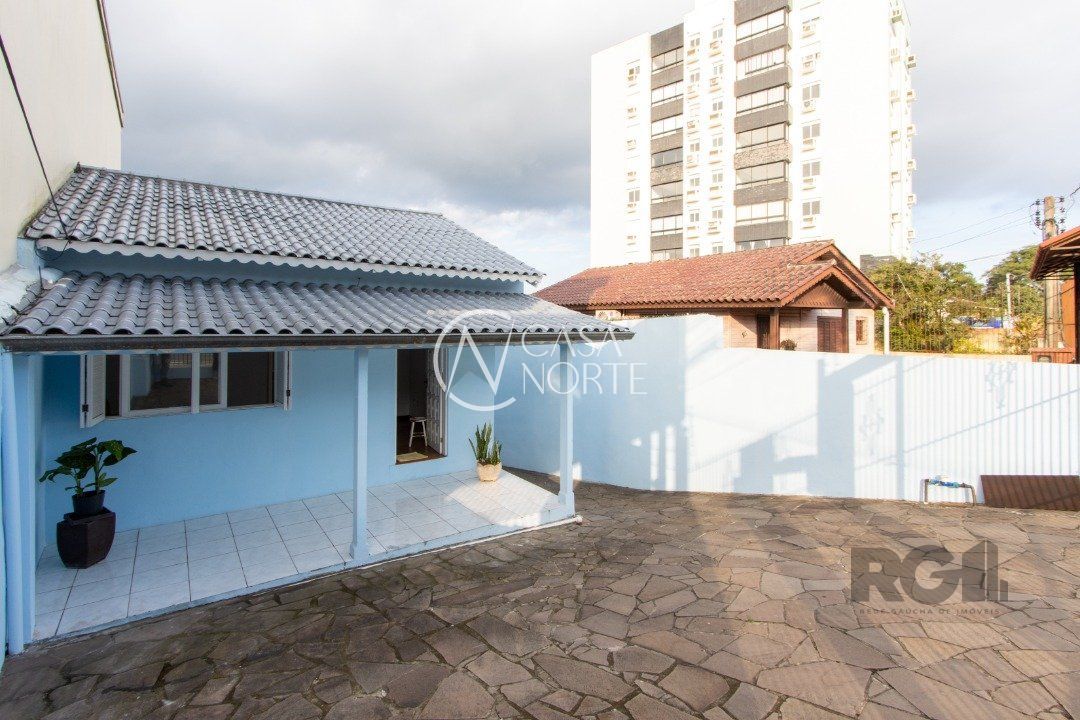 Casa à venda com 2 quartos, 128m², 1 suíte, 2 vagas, Avenida Eduardo Prado no bairro Cavalhada em Porto Alegre