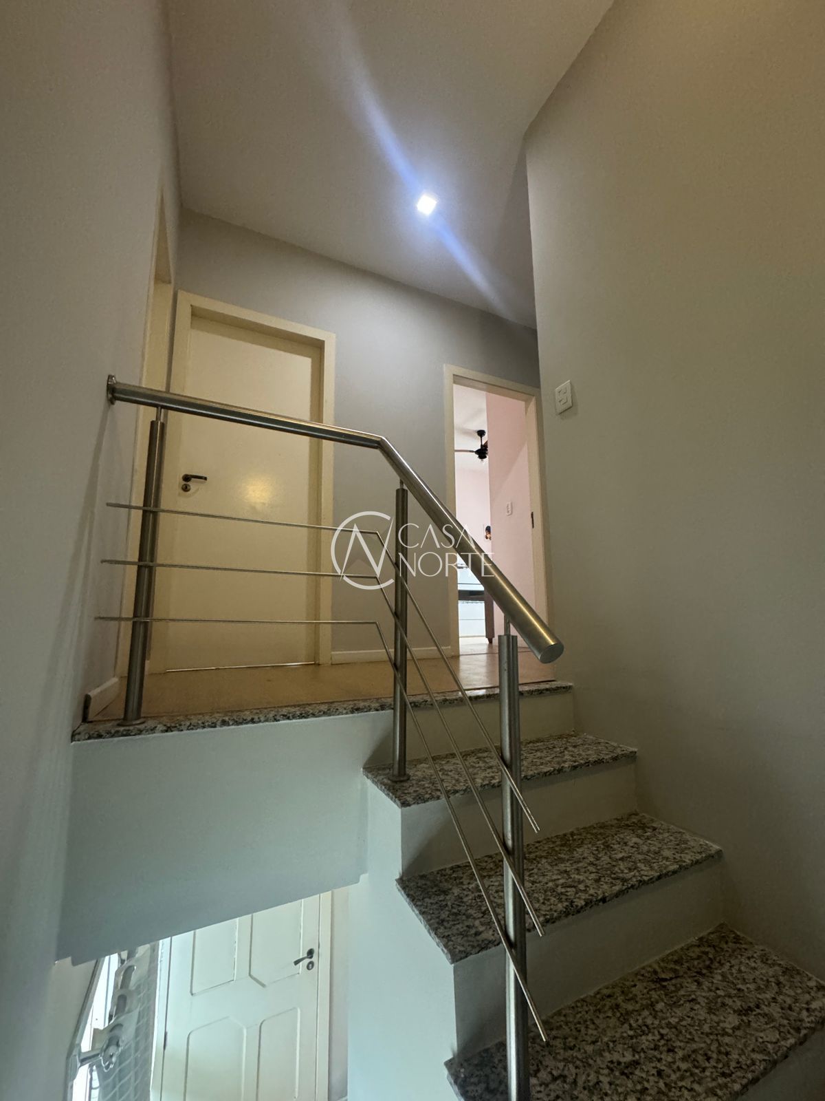 Casa à venda com 3 quartos, 160m², 1 suíte, 1 vaga, Rua Dante Poggetti no bairro Jardim Itu em Porto Alegre