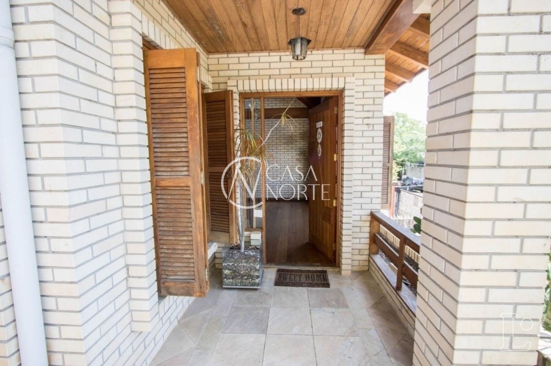 Casa à venda com 3 quartos, 230m², 1 suíte, 4 vagas, Rua Padre João Batista Reus no bairro Vila Conceição em Porto Alegre