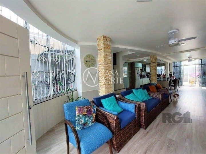 Casa à venda com 3 quartos, 234m², 1 suíte, 3 vagas, Rua Folha da Tarde no bairro Cristal em Porto Alegre