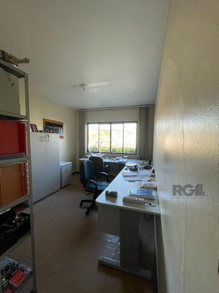 Casa à venda com 3 quartos, 130m², 1 suíte, 3 vagas, Rua Horizontina no bairro Cavalhada em Porto Alegre