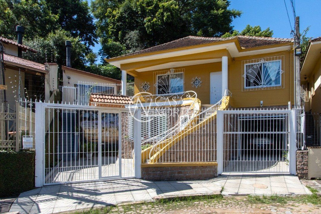 Casa à venda com 3 quartos, 148m², 3 vagas, Rua Nossa Senhora Medianeira no bairro Medianeira em Porto Alegre