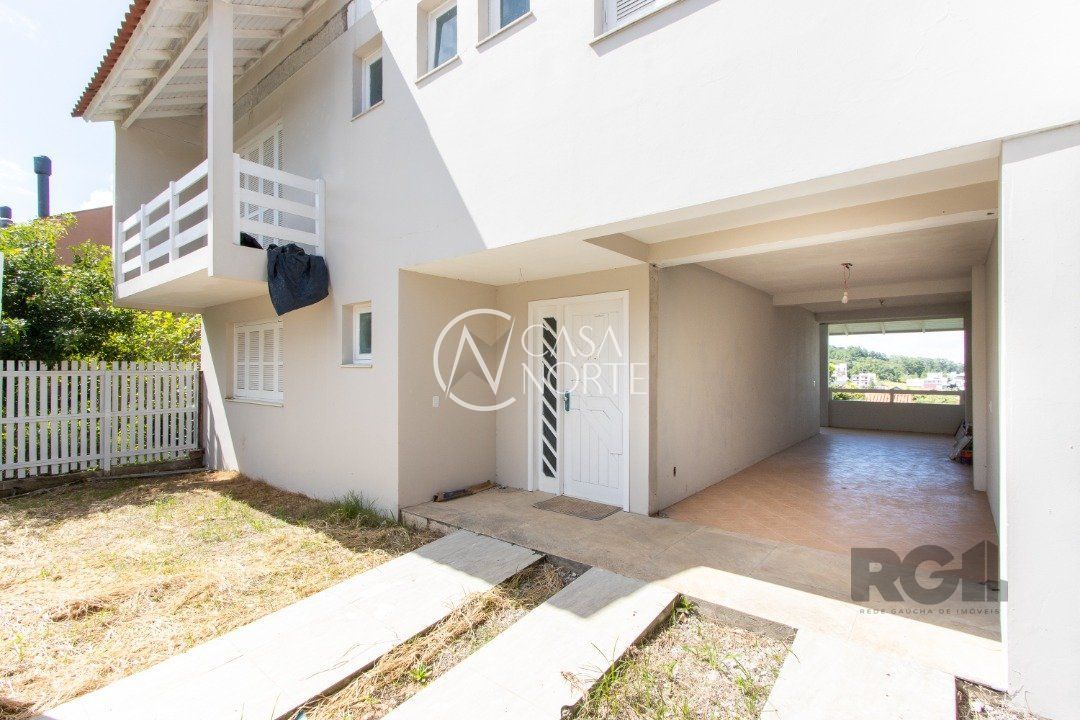 Casa à venda com 4 quartos, 440m², 1 suíte, 3 vagas, Rua Josué Guimarães no bairro Espírito Santo em Porto Alegre