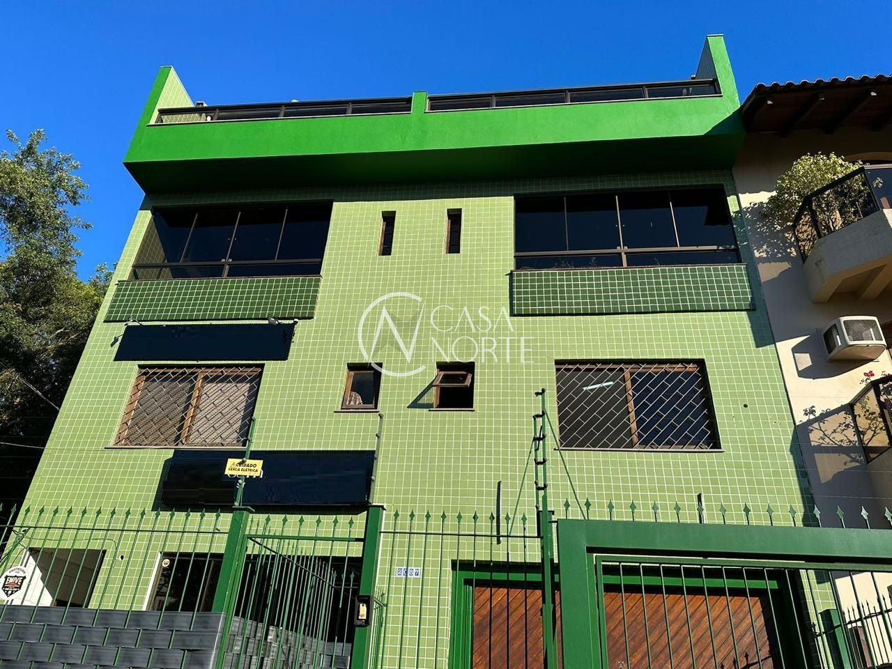 Prédio Comercial à venda com 7 quartos, 637m², 5 vagas, Rua Doutor Pereira Neto no bairro Camaquã em Porto Alegre