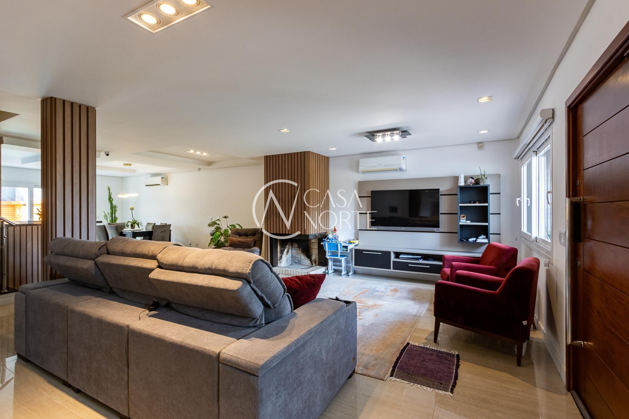 Casa à venda com 3 quartos, 165m², 1 suíte, 2 vagas, Rua Fabiana Kila de Ávila no bairro Hípica em Porto Alegre