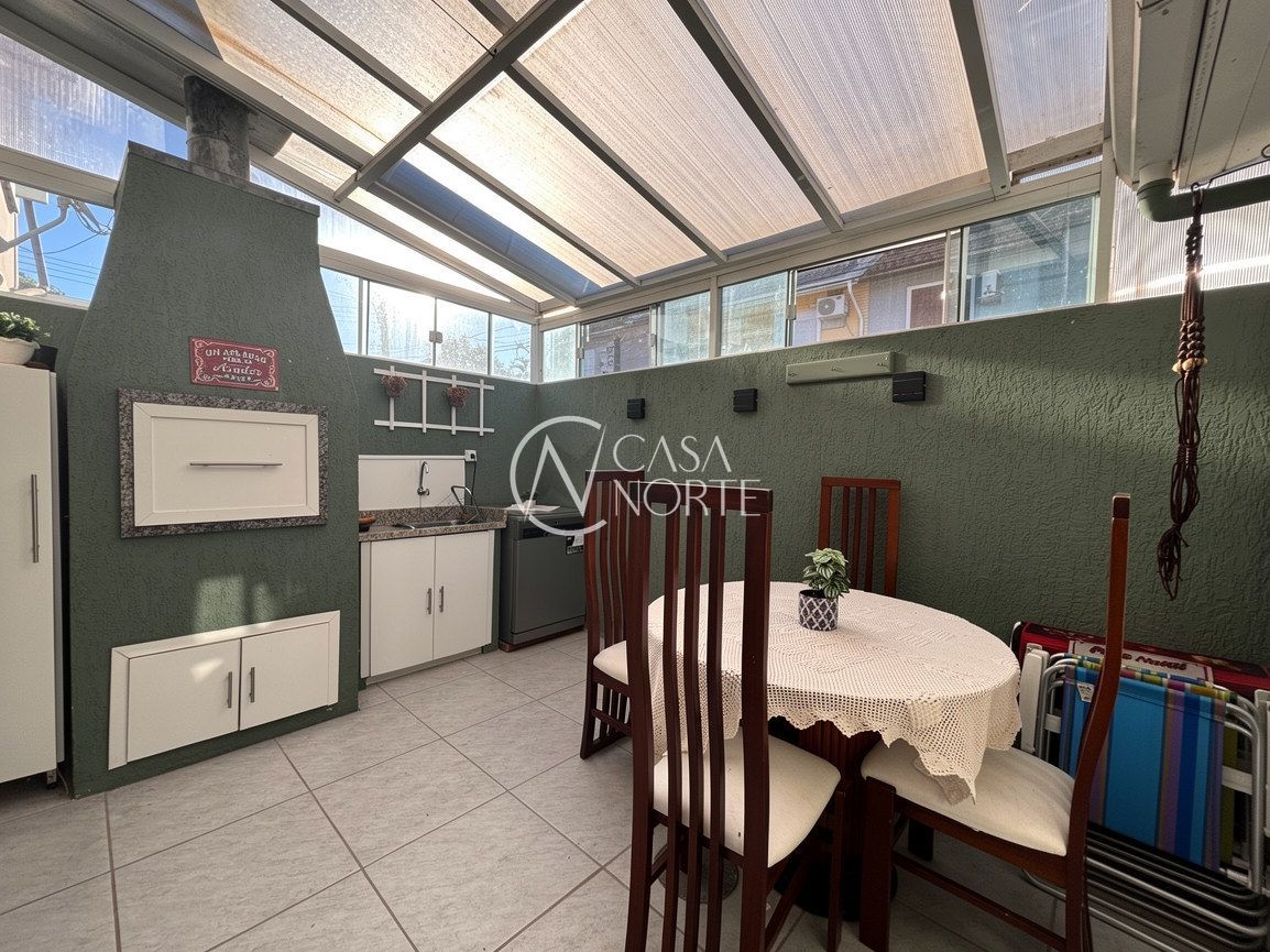Casa à venda com 3 quartos, 161m², 1 suíte, 2 vagas, Rua Osório Mendes Ouriques no bairro Guarujá em Porto Alegre