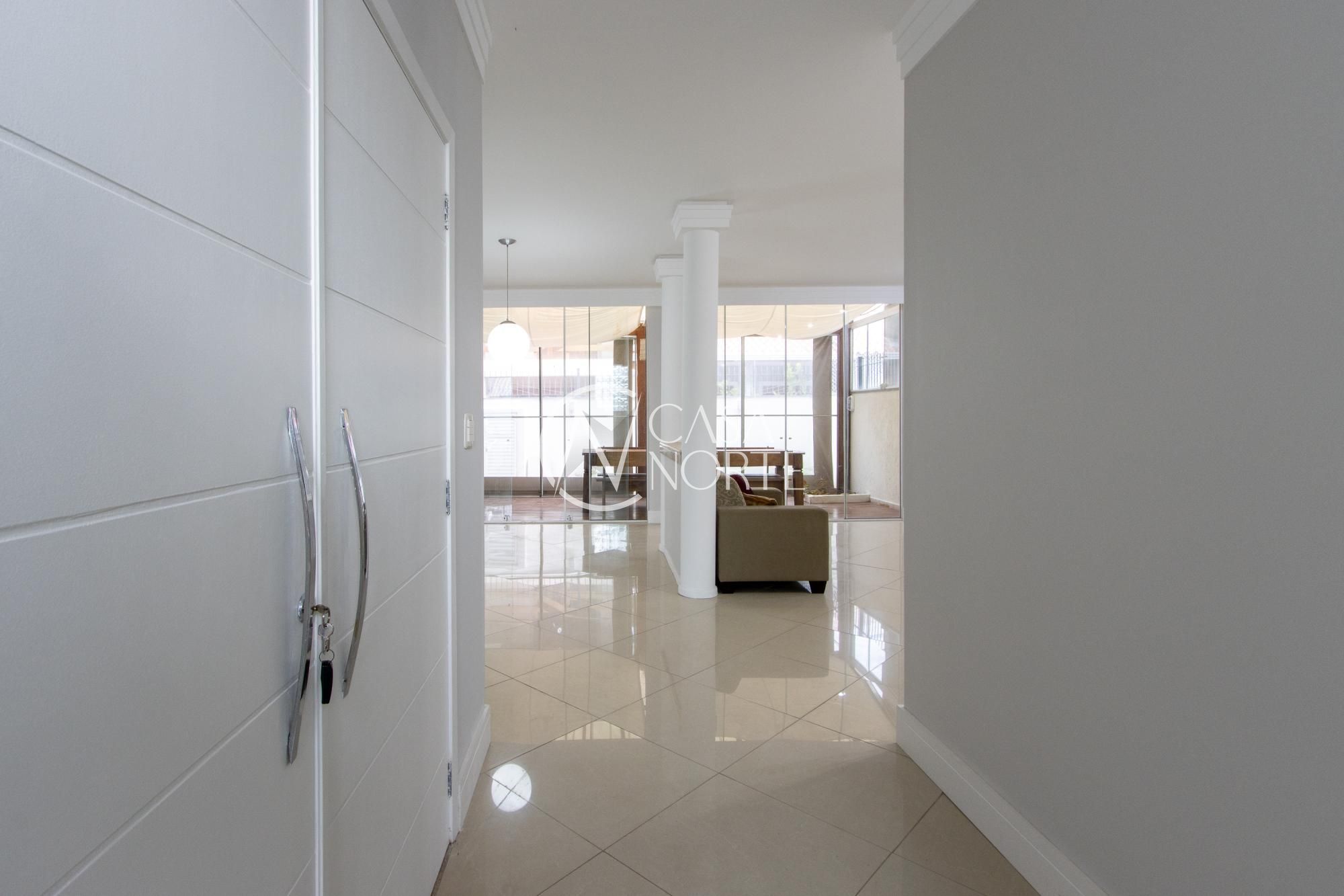 Sobrado à venda com 4 quartos, 251m², 1 suíte, 4 vagas, Rua Corticeira no bairro Hípica em Porto Alegre