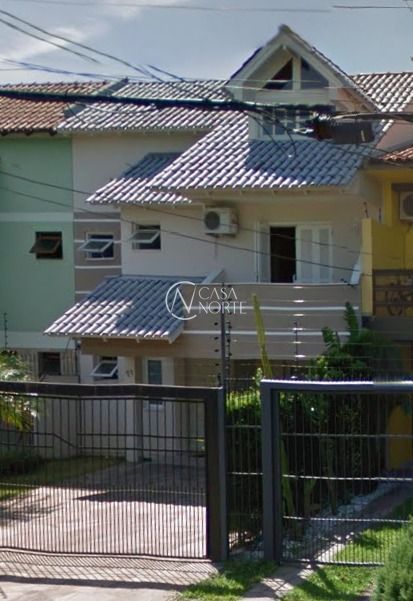Casa à venda com 3 quartos, 220m², 1 suíte, 4 vagas, Rua José Aristides Martins no bairro Aberta dos Morros em Porto Alegre