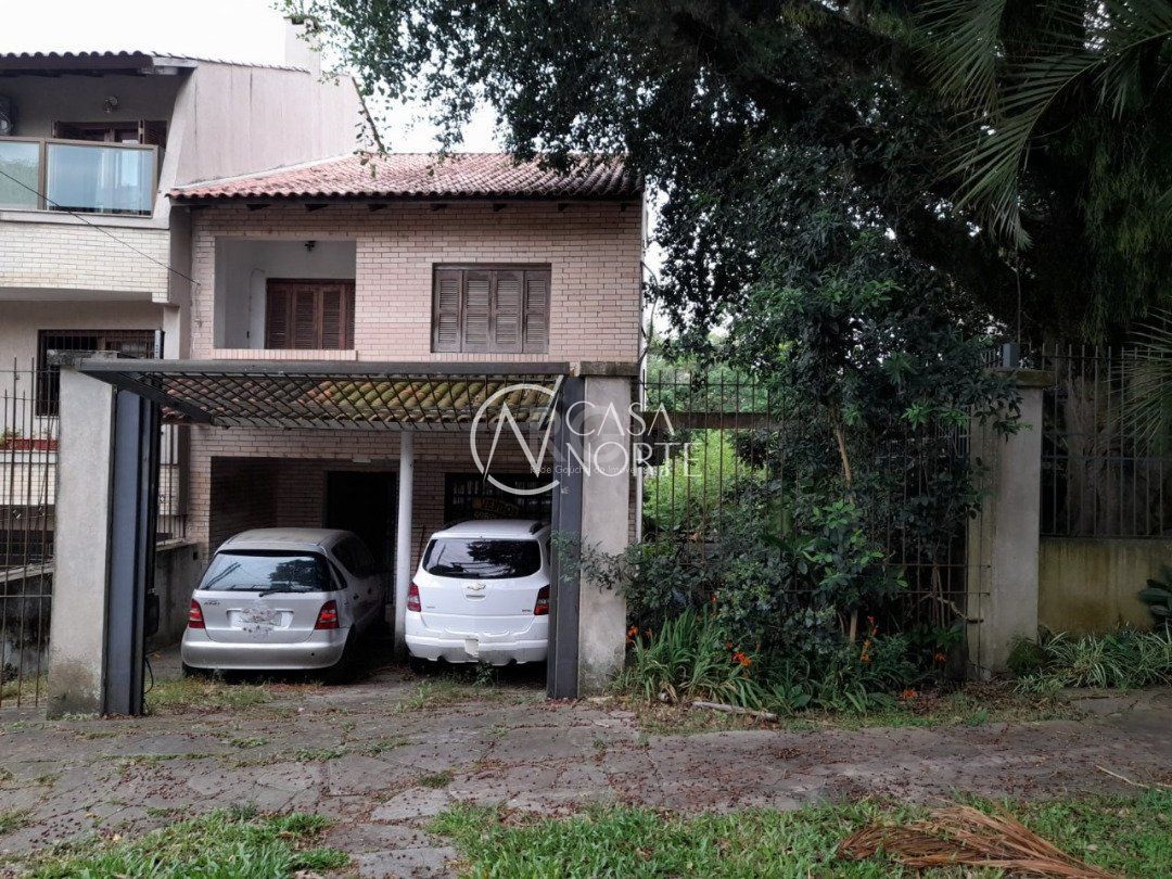 Casa à venda com 3 quartos, 224m², 1 suíte, 3 vagas, Rua Imeram Teixeira Cabeleira no bairro Ipanema em Porto Alegre