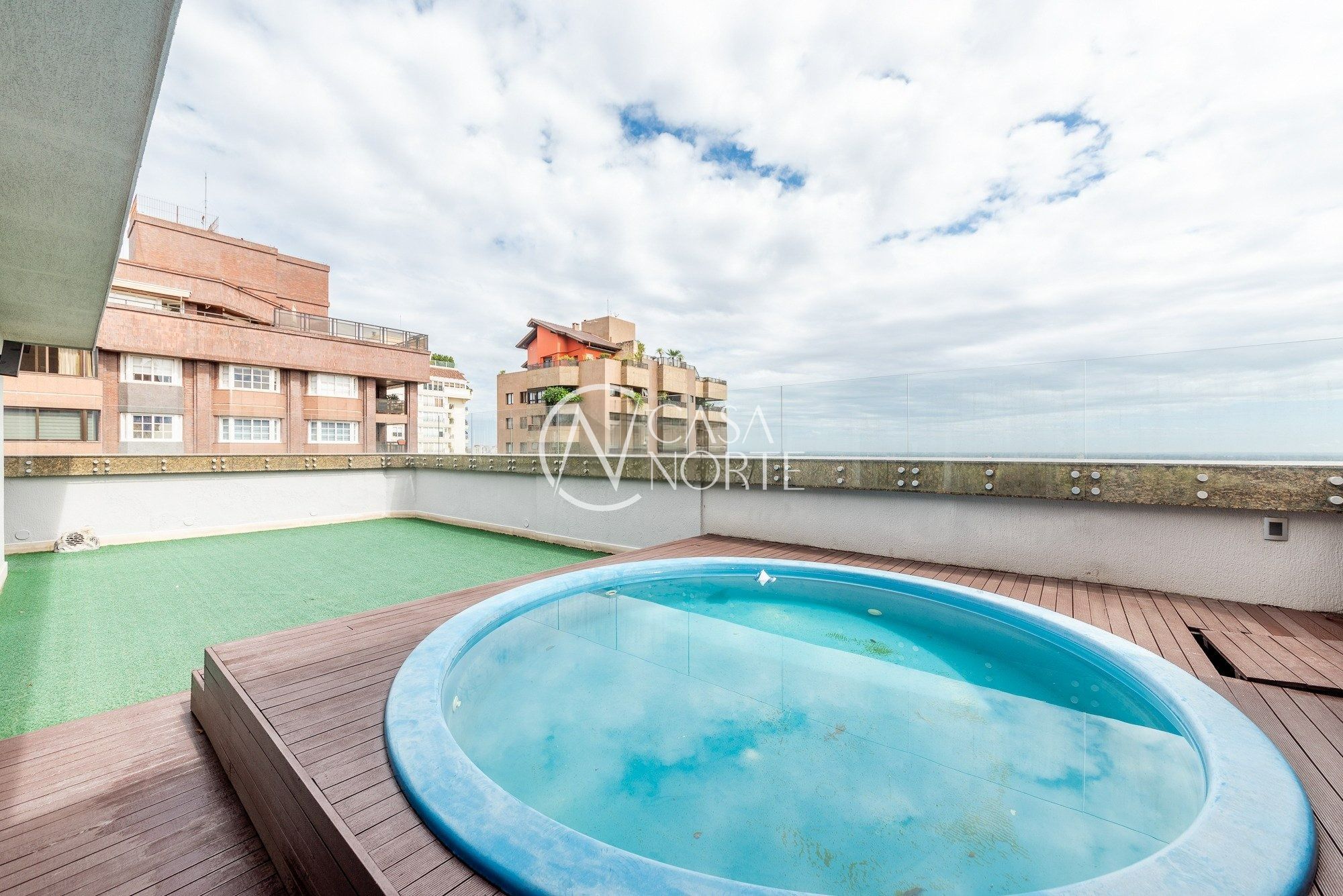 Cobertura à venda com 4 quartos, 500m², 3 suítes, 3 vagas, Rua Cândido Batista de Oliveira no bairro Moinhos de Vento em Porto Alegre