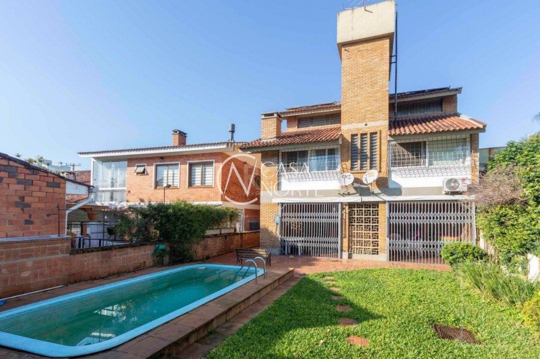 Casa à venda com 4 quartos, 349m², 1 suíte, 3 vagas, Rua Folha da Tarde no bairro Cristal em Porto Alegre