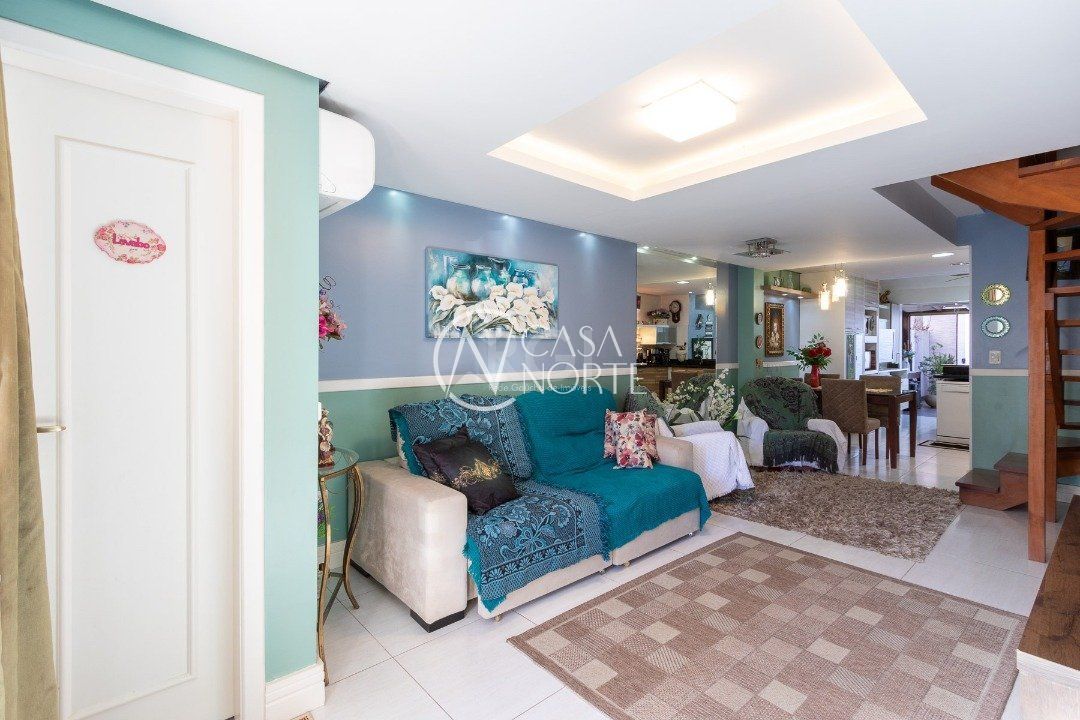 Casa de Condomínio à venda com 4 quartos, 174m², 1 suíte, 2 vagas, Avenida Juca Batista no bairro Cavalhada em Porto Alegre