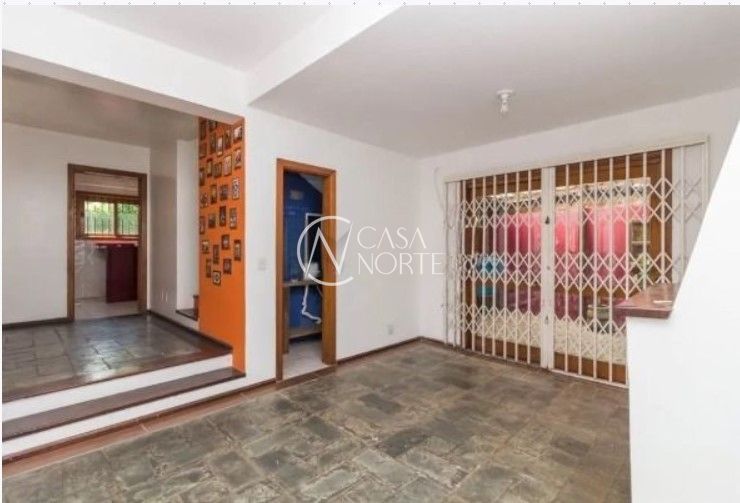 Casa à venda com 4 quartos, 220m², 1 suíte, 4 vagas, Rua Ines Vinhas no bairro Espírito Santo em Porto Alegre