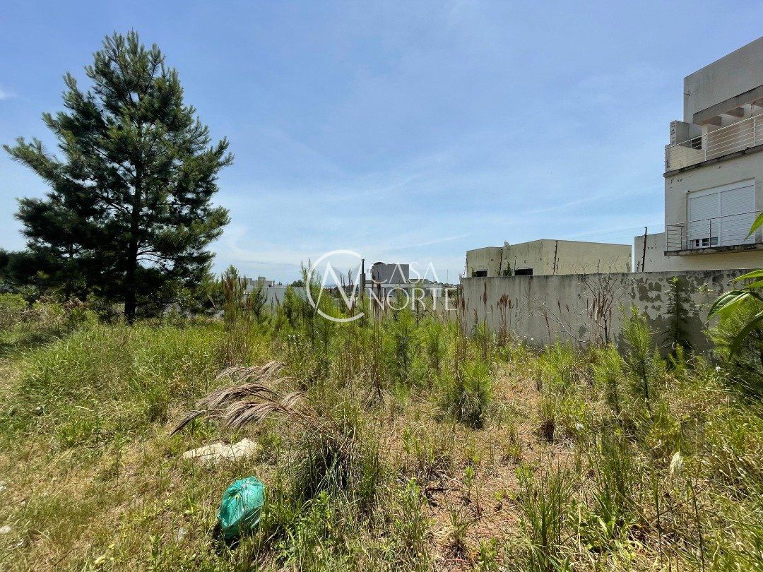 Terreno à venda  com 332m², Rua Henrique Anawate no bairro Guarujá em Porto Alegre