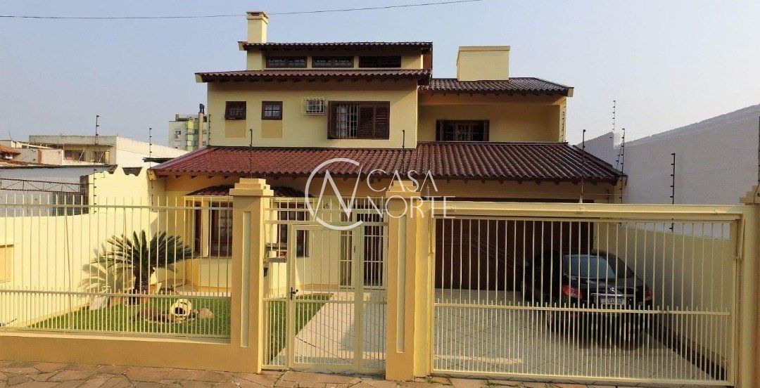 Casa à venda com 4 quartos, 342m², 2 suítes, 4 vagas, Rua Alfredo Silveira Dias no bairro Nonoai em Porto Alegre