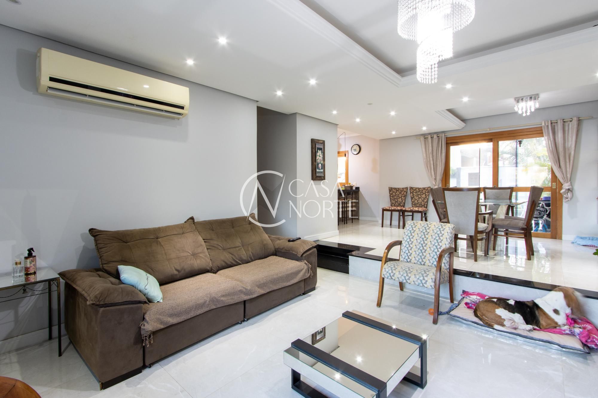 Casa à venda com 3 quartos, 170m², 1 suíte, 2 vagas, Rua Ivo Walter Kern no bairro Hípica em Porto Alegre