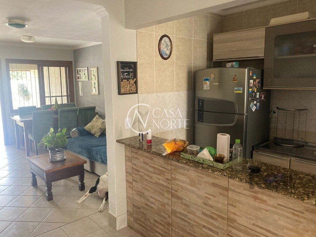 Casa à venda com 2 quartos, 148m², 1 suíte, 2 vagas, Rua James Bocacio no bairro Hípica em Porto Alegre