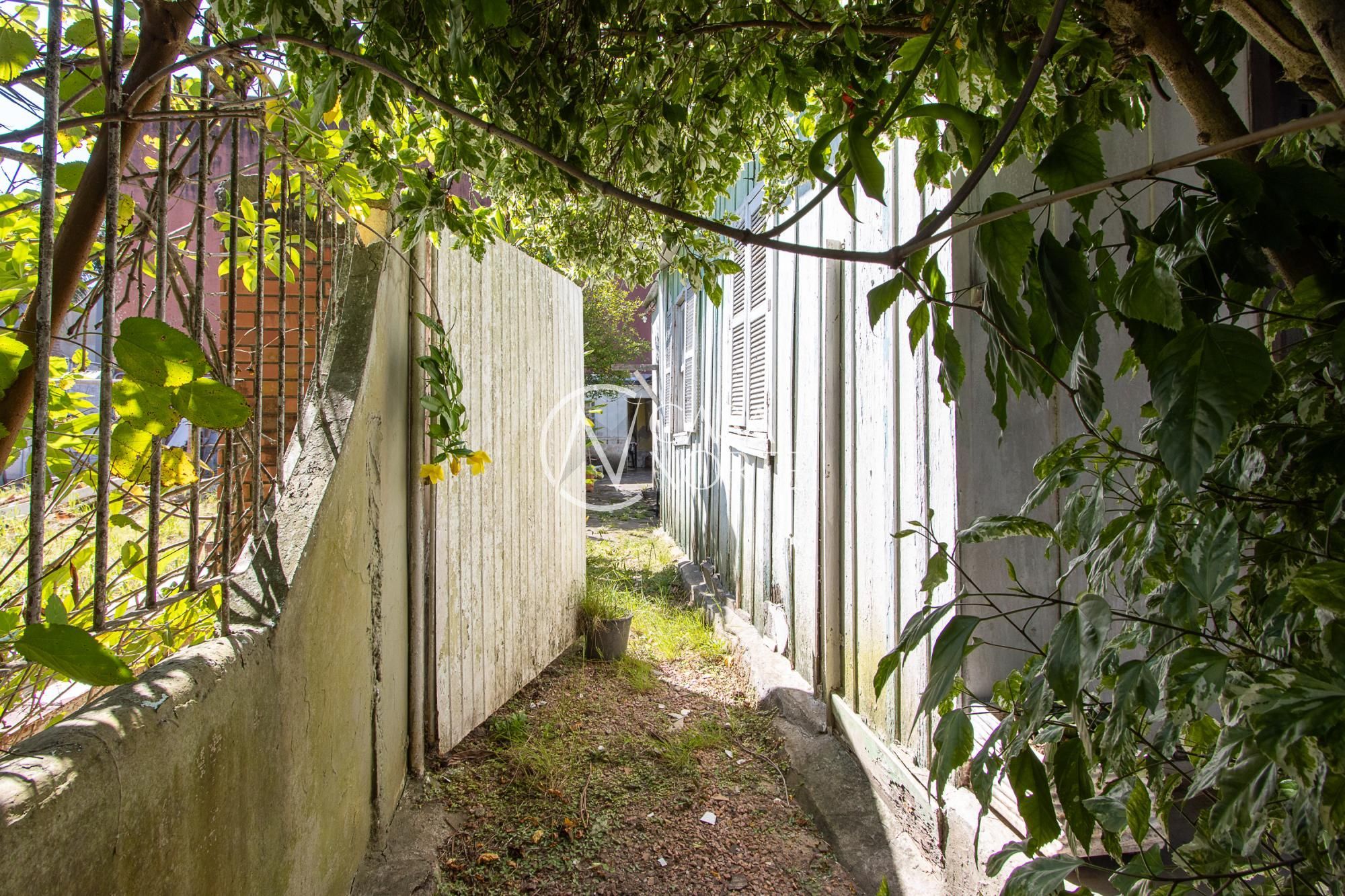 Terreno à venda  com 820m², Rua Vicente Failace no bairro Tristeza em Porto Alegre