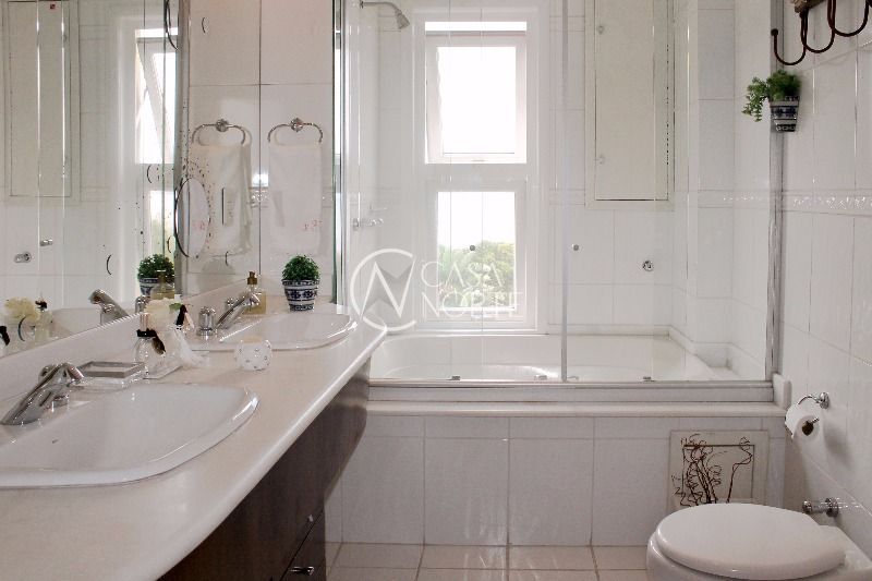 Casa de Condomínio à venda com 4 quartos, 347m², 2 suítes, 2 vagas, Rua Bororo no bairro Vila Assunção em Porto Alegre