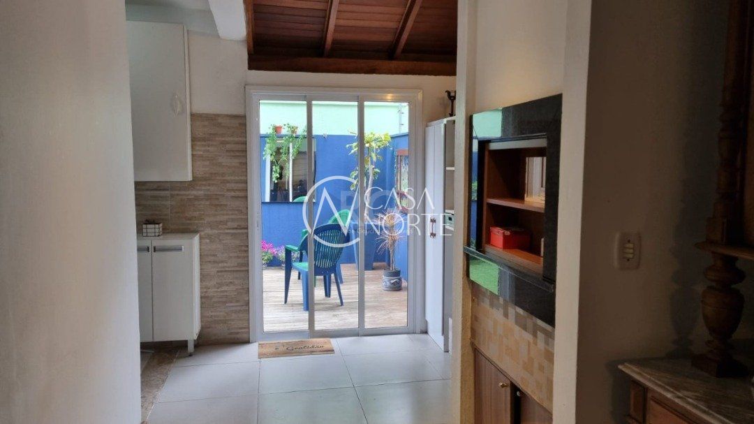 Casa de Condomínio à venda com 3 quartos, 218m², 1 suíte, 2 vagas, Rua Doutor Pio Angelo no bairro Ipanema em Porto Alegre